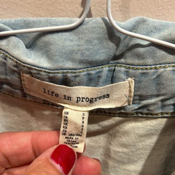 weekend sale!! Denim button up sleeve less soft - Picture 3 of 4